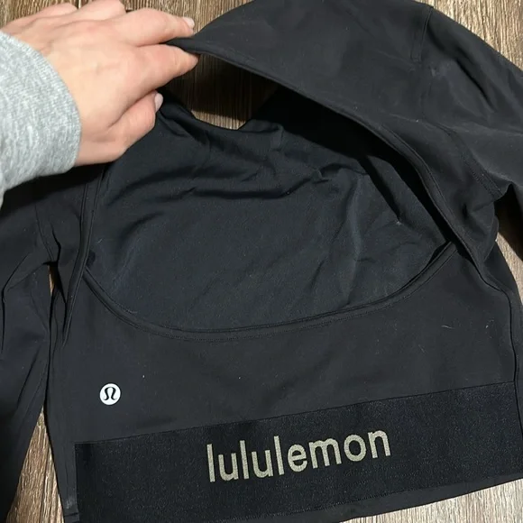 Lululemon keyhole crop top - Picture 6 of 7